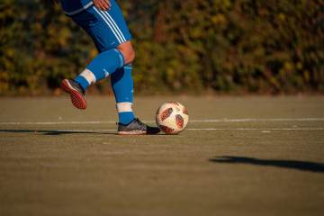 8球4助不如0球0助！阿媒质疑FIFA：梅西金球奖被抢劫，罗德里不配（配图示意）